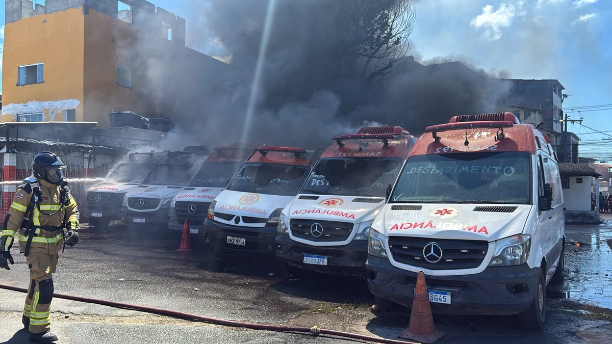 incendio-atinge-ambulancias-antigas-do-samu-em-patio-da-prefeitura-de-salvador-3446784-article